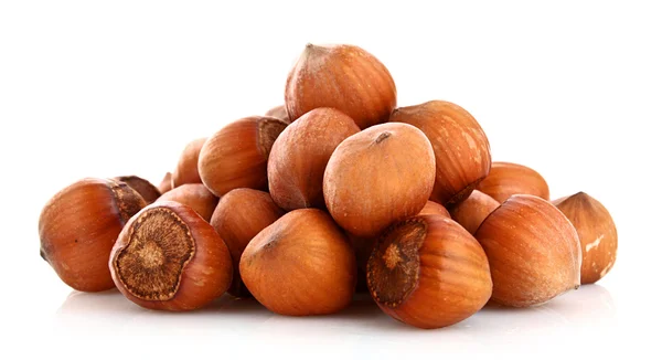 Lískové ořechy izolované na bílém pozadí — Stock fotografie