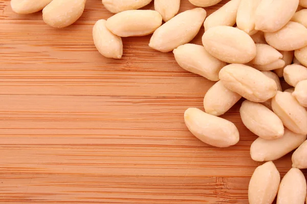 Peanuts on wooden background — Stock Photo, Image
