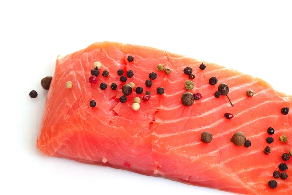 Peixe vermelho com pimenta isolada em branco — Fotografia de Stock