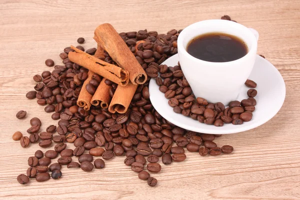 Kaffe med kanel — Stockfoto