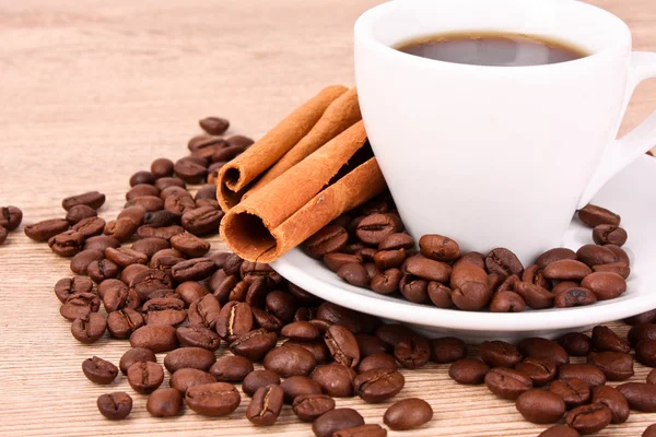 Kaffe med kanel — Stockfoto