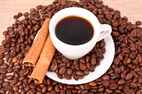 Kaffee mit Zimt — Stockfoto