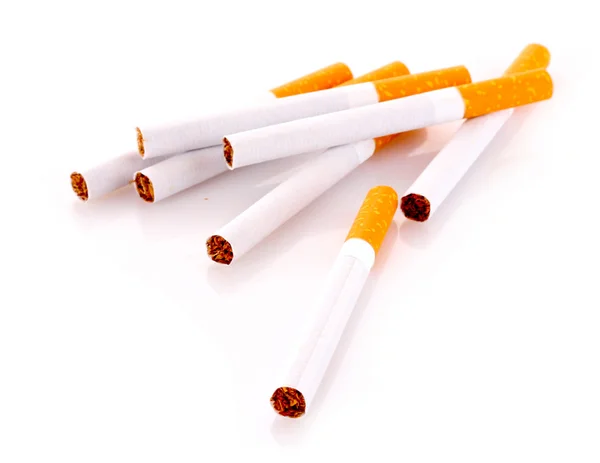 Beaucoup de cigarettes isolées sur blanc Image En Vente
