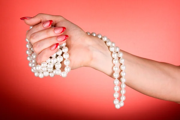 Perlen in der Hand — Stockfoto