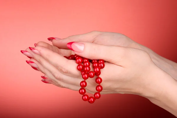 Perles en main — Photo