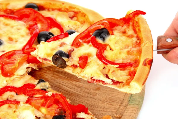 Pizza con olive e pomodori primo piano — Foto Stock