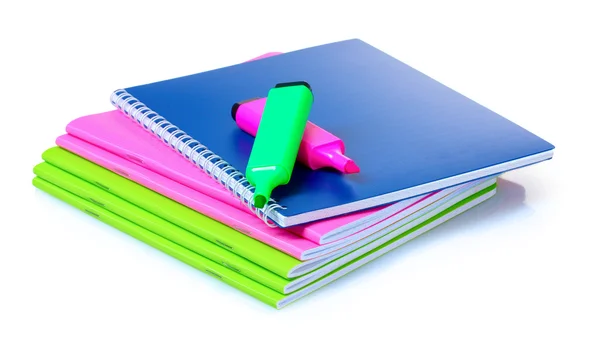 Cuadernos y marcadores brillantes — Foto de Stock