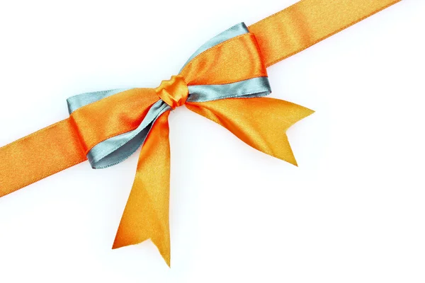 오렌지 리본 및 활 흰색 배경에 고립 — 스톡 사진