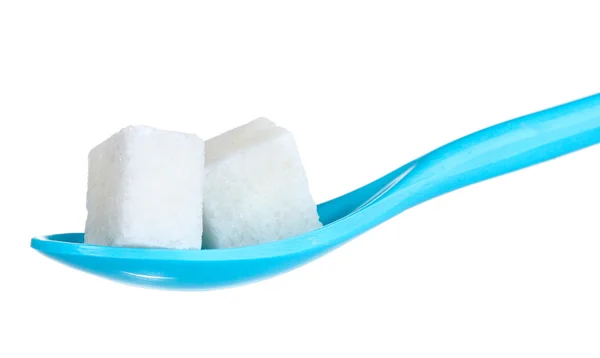 Klumpen Zucker in blauem Plastiklöffel — Stockfoto
