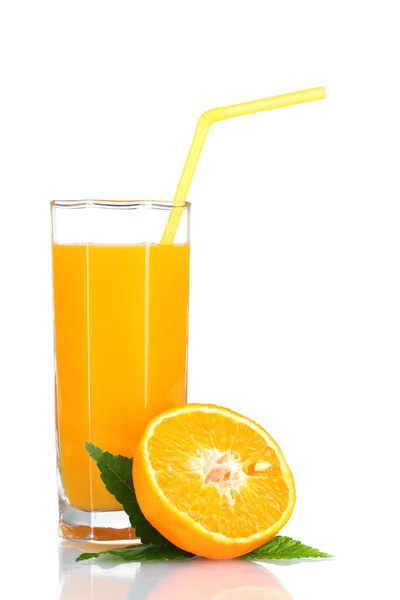 Sumo de laranja em vidro e laranja — Fotografia de Stock