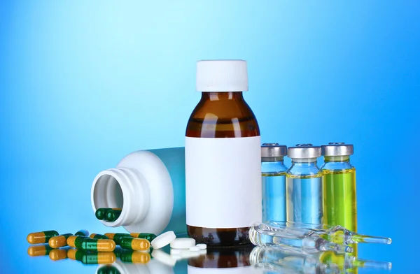医療の瓶、アンプル、錠剤 — ストック写真