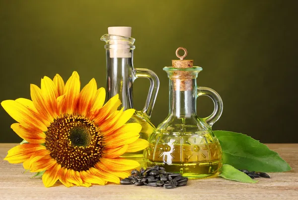 Sunflower oil and sunflower — Stock Photo, Image