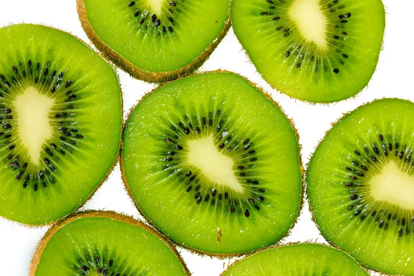 Sappige kiwi geïsoleerd op wit — Stockfoto
