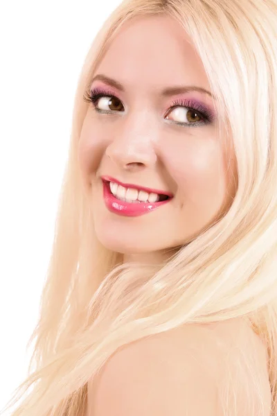 Νεαρή όμορφη ξανθιά γυναίκα χαμογελαστό απομονωθεί σε λευκό — Φωτογραφία Αρχείου