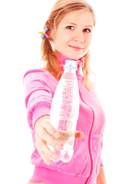 Молода жінка з пляшкою води ізольована на білому — стокове фото