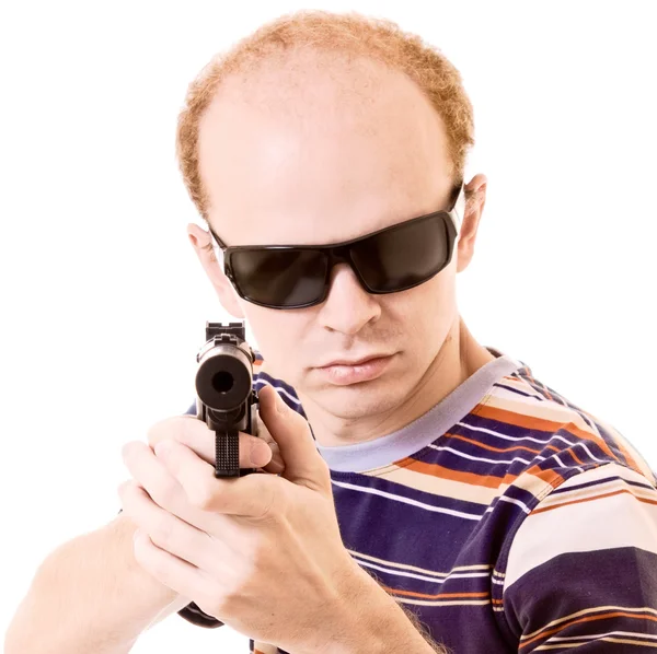 Młody człowiek z pistoletu na białym tle — Zdjęcie stockowe