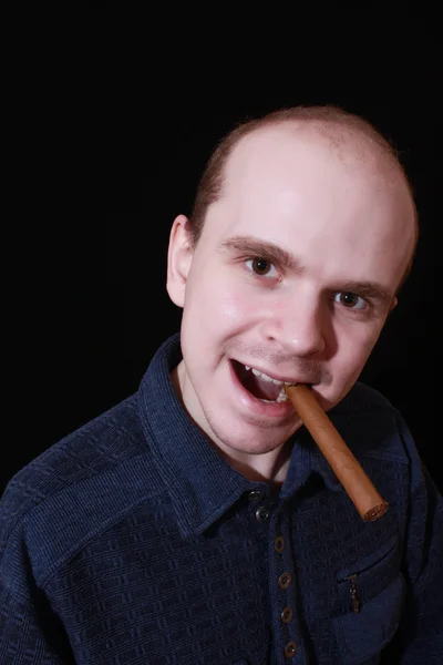 Ung mand med cigar - Stock-foto