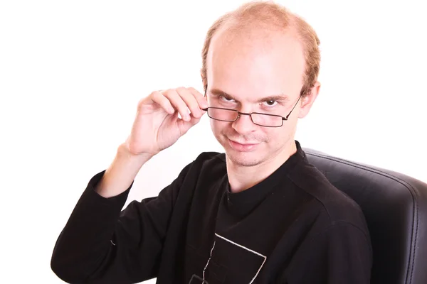 Sorrindo homem com óculos em um fundo branco — Fotografia de Stock