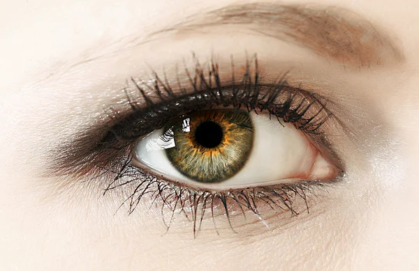 Fecho dos olhos de mulher — Fotografia de Stock