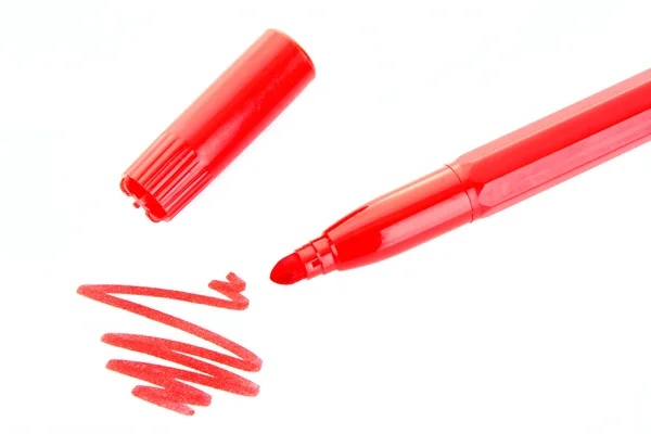 Červené pero izolované na bílém pozadí — Stock fotografie