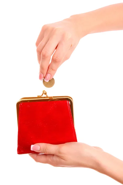 Czerwony portfel i monety w kobiecie rękę na białym tle — Zdjęcie stockowe