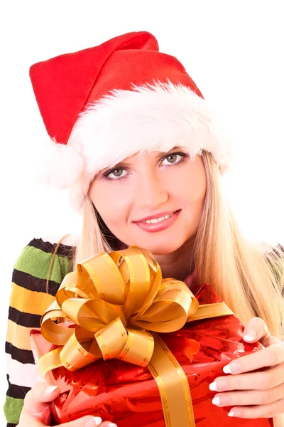 Młoda kobieta z Boże Narodzenie kapelusz i prezent na białym tle — Zdjęcie stockowe
