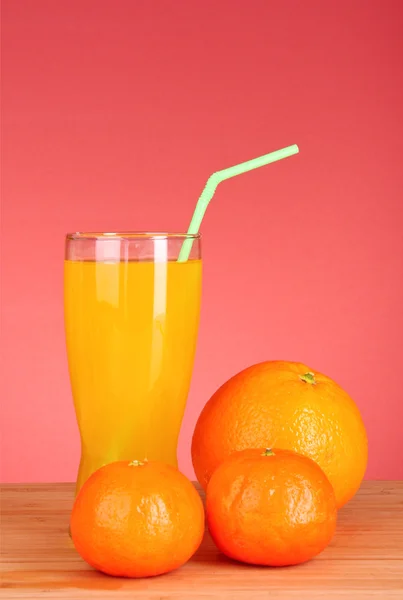 新鲜橙子和果汁 — 图库照片