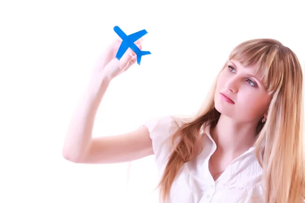 Frau mit kleinen Flugzeugen in den Händen isoliert auf weiß. Fokus auf eine — Stockfoto