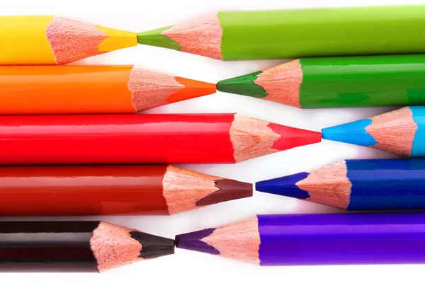 Színes ceruzák elszigetelt fehér háttér — Stock Fotó