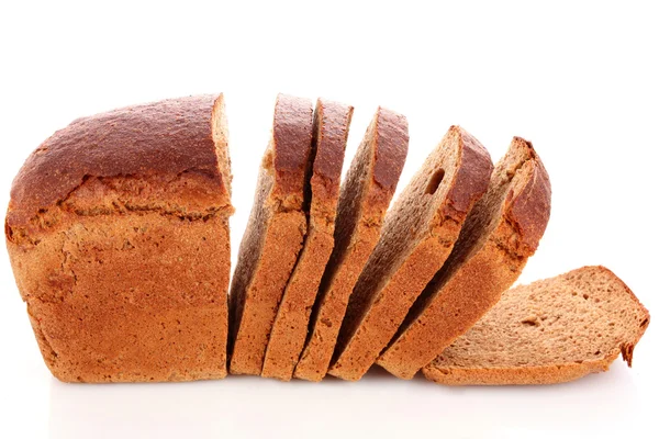 Пшеничный хлеб. Изолированный на белом фоне — стоковое фото