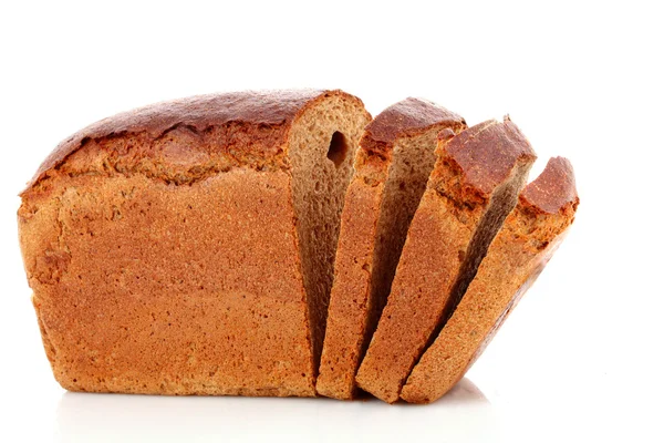 Пшеничный хлеб. Изолированный на белом фоне — стоковое фото