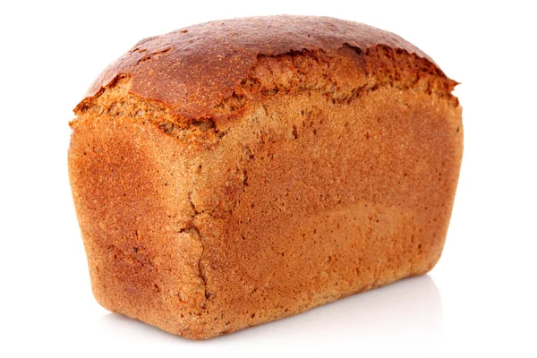 Свіжий пшеничний хліб. Ізольовані на білому тлі — стокове фото