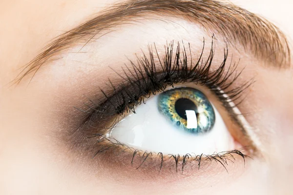 Mooie vrouwelijke ogen close-up — Stockfoto