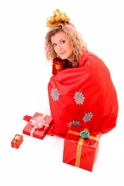 Junge Frau mit Weihnachtstasche isoliert auf weiß — Stockfoto