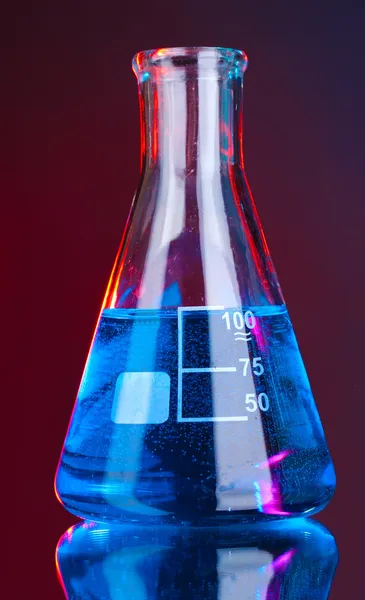 Provrör på blå-röd bakgrund — Stockfoto