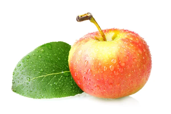 Reifer, schmackhafter Apfel isoliert auf weiß — Stockfoto