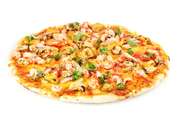 Deliziosa pizza con frutti di mare isolati su bianco — Foto Stock