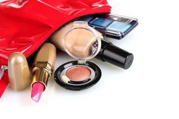 Hermosa bolsa de maquillaje rojo y cosméticos aislados en blanco —  Fotos de Stock