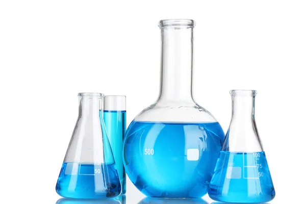 Reagenzgläser mit blauer Flüssigkeit isoliert auf weiß Stockbild