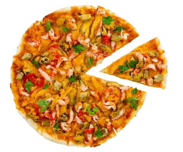 Heerlijke pizza met zeevruchten geïsoleerd op wit — Stockfoto