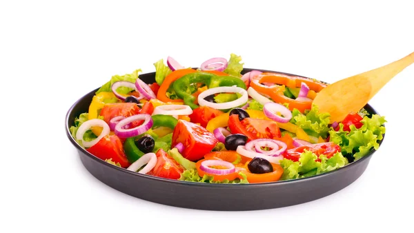 Muitas verduras em uma tigela isolada em branco — Fotografia de Stock