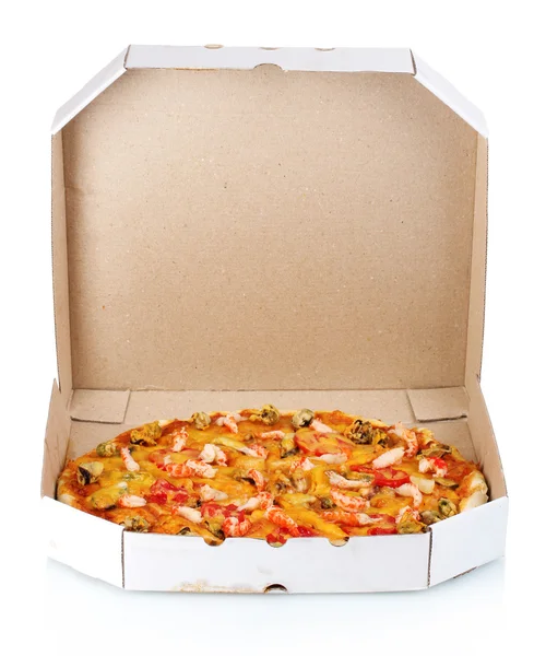 Deliciosa pizza con mariscos en envases aislados en blanco —  Fotos de Stock