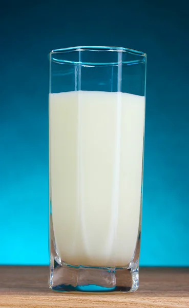 Latte saporito in vetro — Foto Stock