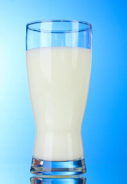 Latte saporito in vetro — Foto Stock