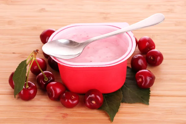 Yogurt ciliegia — Foto Stock