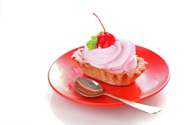 Beyaz kiraz likörü vişne ile pembe cheesecake