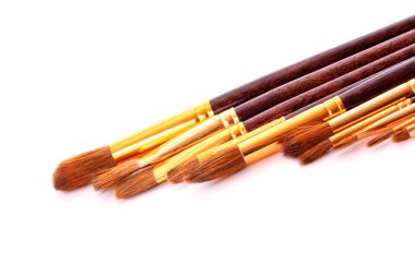 Beyaz üzerine fırçalar