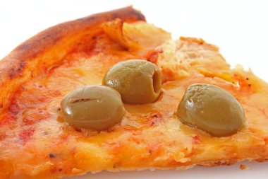 beyaz üzerine zeytin ile lezzetli pizza