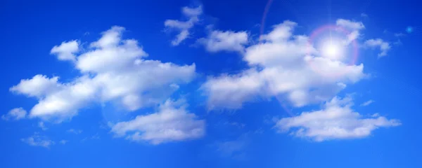 O céu azul e nuvens — Fotografia de Stock