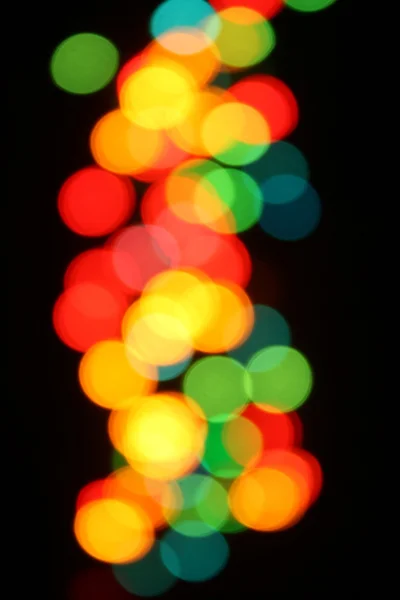 Färg juleljus på trädet — Stockfoto